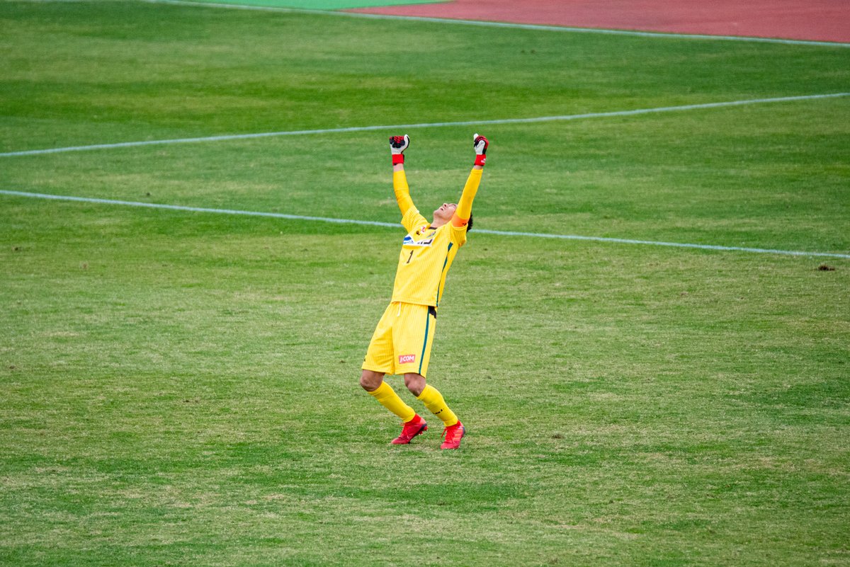 largo_tetsuta's tweet photo. W杯中ということで⚽️
実は川口能活の引退試合を観戦していました。
長年代表正GKの座を争った楢崎正剛がサプライズで現れ、スタジアムは感動に包まれます。

ドイツ大会・ブラジル戦で、次々と相手のシュートを止め奮闘していた姿は忘れられません。

2018.12.2 SC相模原 vs 鹿児島ユナイテッドFC https://t.co/110nzj7TpN