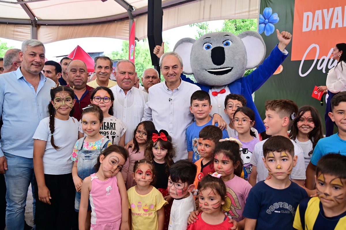 mesutkocagoztr's tweet photo. Dayanışma Buluşmaları kapsamında düzenlediğimiz Odabaşı Yaz Şenliği’mizdeydik. 

Sağlık Tırımızdan Bilim ve Teknoloji Tırımıza, Mini Rota Mobil Kreşimizden kuaför hizmetimize kadar belediyemizin birçok birimi ile Odabaşılı hemşehrilerimizin yanındaydık. 

Birbirinden renkli sahne etkinlikleri ile çocuklarımız ve mahalle sakinlerimiz doyasıya eğlendiler. 

Babalar Günü vesilesi ile de değerli babalarımıza hediyelerini sunduk. 

Kepez’de dayanışma ile büyümeye, gönül köprülerimizi güçlendirmeye devam edeceğiz.