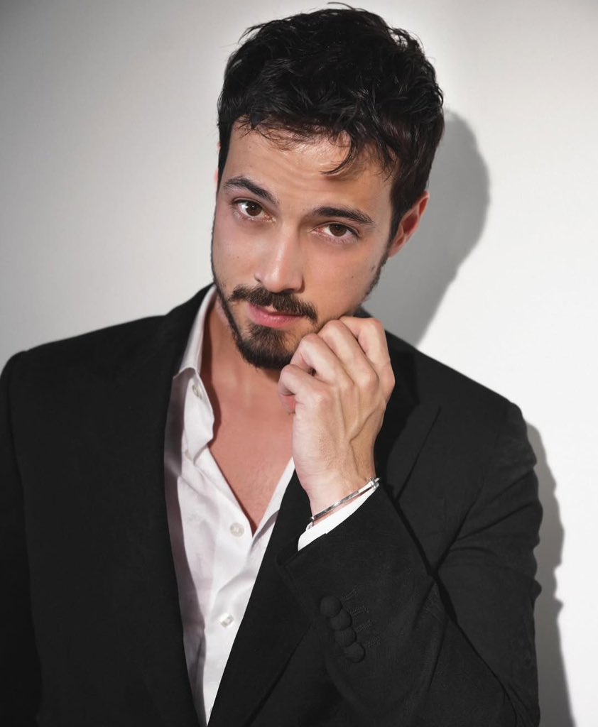 bestofmertty's tweet photo. #MertYazıcıoğlu, TMC Film’in Netflix için hazırlayacağı kod adı “Aras” adlı diziyle görüşüyor.

(Birsen Altuntaş) https://t.co/HOlfidjeB9