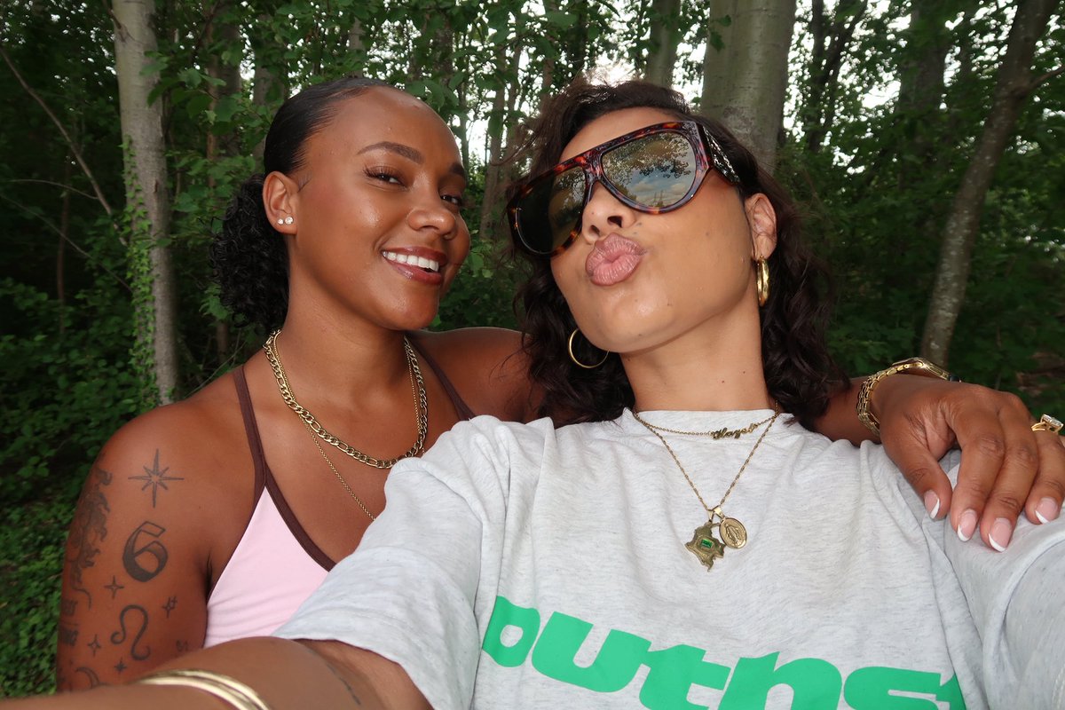 MeetTheMils's tweet photo. Last nights date night… Park, cinema &amp; dinner 💕 #wlw #lgbt #couple https://t.co/azHYyEzceG