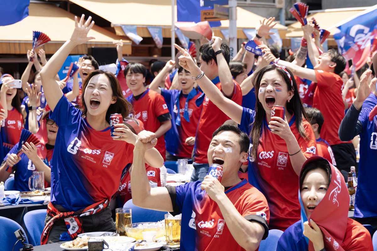 Besteverad's tweet photo. Cass and Cheil turn football cheers into rewards with the AI-powered #WideCup campaign. #SportsMarketing #CreativeAdvertising #besteverad
https://t.co/qkrgqdDHEy https://t.co/kEojds3VZY