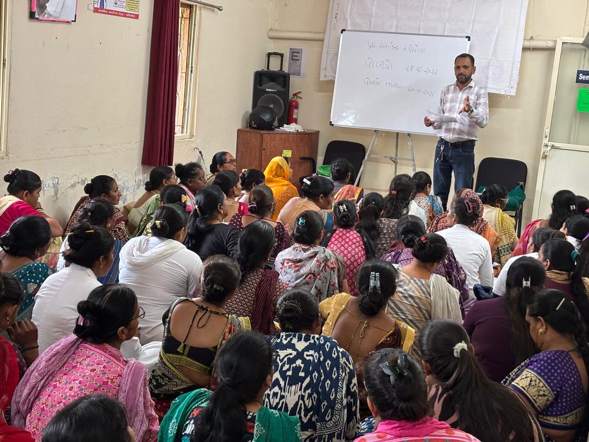 PhcHadiyol's tweet photo. તા.20-06-2026 ના રોજ પ્રા.આ.કેન્દ્ર હડિયોલ ખાતે પોલિયો પ્રોગ્રામ માટેની તાલીમ રાખવામાં આવી જેમાં પ્રા.આ.કેન્દ્રના વિસ્તારના તમામ પોલિયો બુથમાં કામગીરી કરવાના કર્મચારીઓ,આશાબહેનો,આગણવાડીબહેનો અને વોલન્ટીયર હાજર રહ્યા. @HealthDeptGuj @sabarkanthadp @CdhoSabarkantha @THOHimatnagar https://t.co/z5JzapmnSL