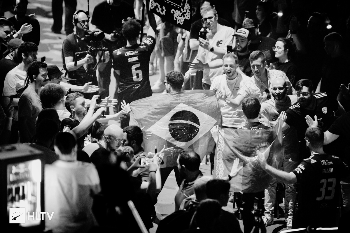 eslbrasil's tweet photo. Bateu na trave, mas a nossa história na Catedral do Counter-Strike foi gigante. 💔🇧🇷

A @FURIA se despede do #IEM Cologne Major 2026 com o vice-campeonato. Em uma Grande Final que já nasceu histórica e testou todos os corações, o título não veio, mas o orgulho que esse elenco nos deu é imensurável.

O sonho do caneco mais cobiçado do mundo foi apenas adiado. O fogo continua aceso, e nós voltaremos ainda mais fortes!