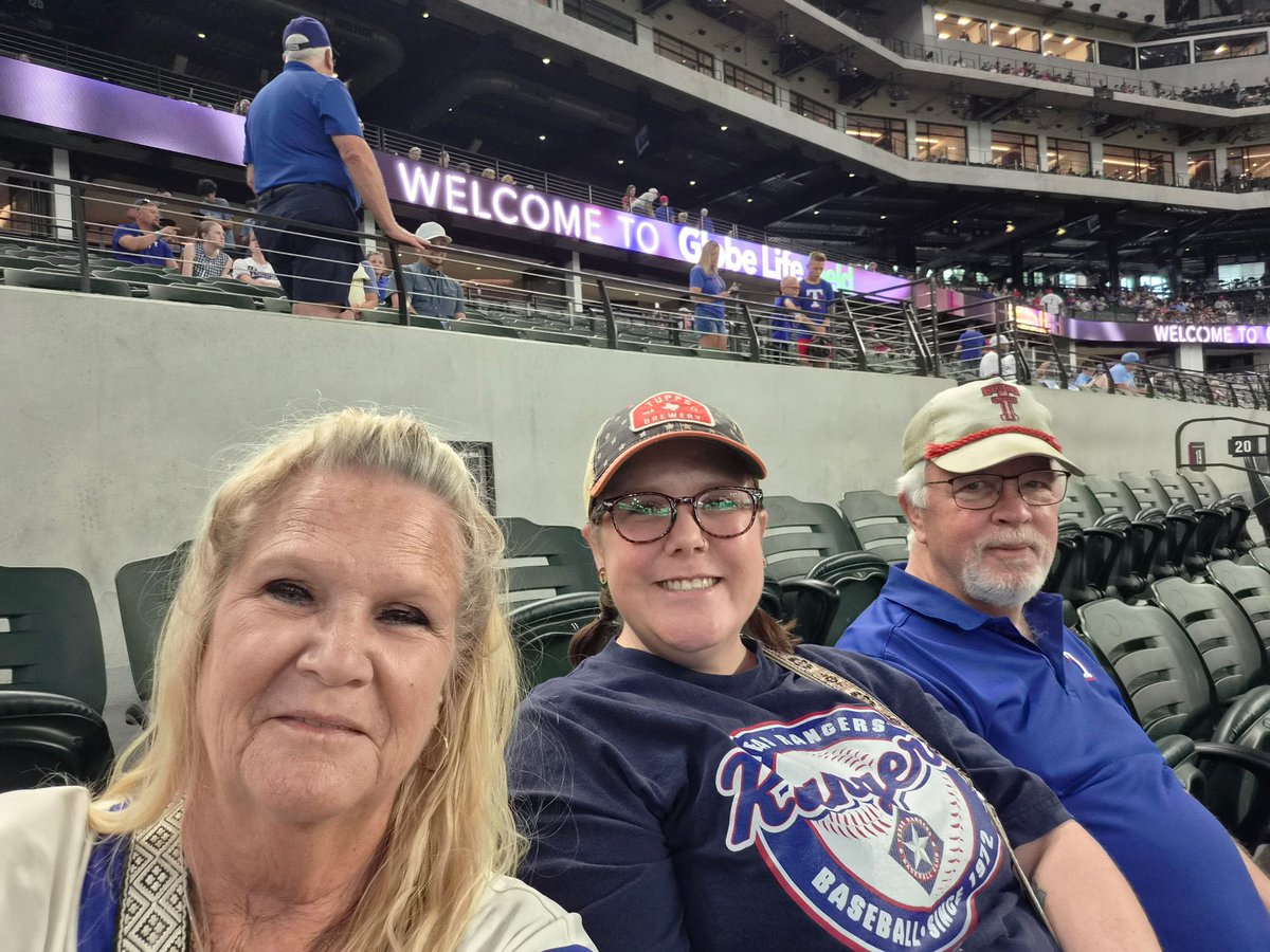 chadwellke's tweet photo. Happy Father’s Day! #globelifeoftheparty https://t.co/5ekyScW30B