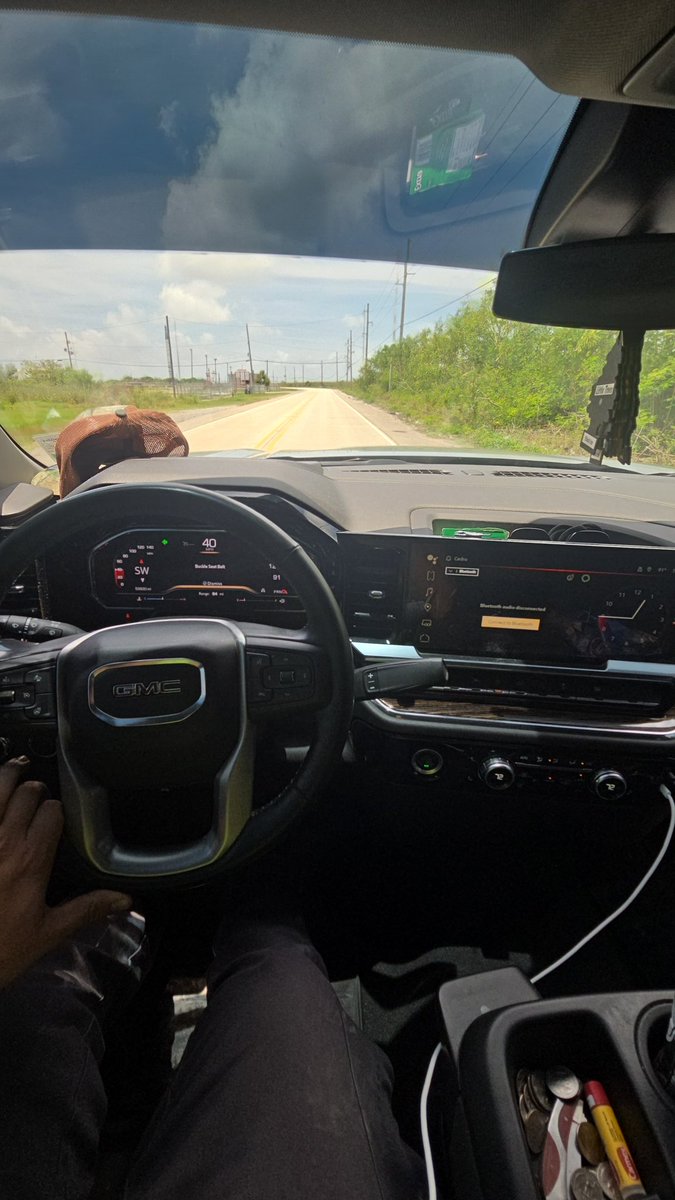 5592hotshot's tweet photo. A good ride around the end of the world to celebrate father's. Happy father's day to the men that spend more time away from their family just to make a living #fathersday #oilfield #craneoperator #awayfromhome https://t.co/q39YGvkQp6