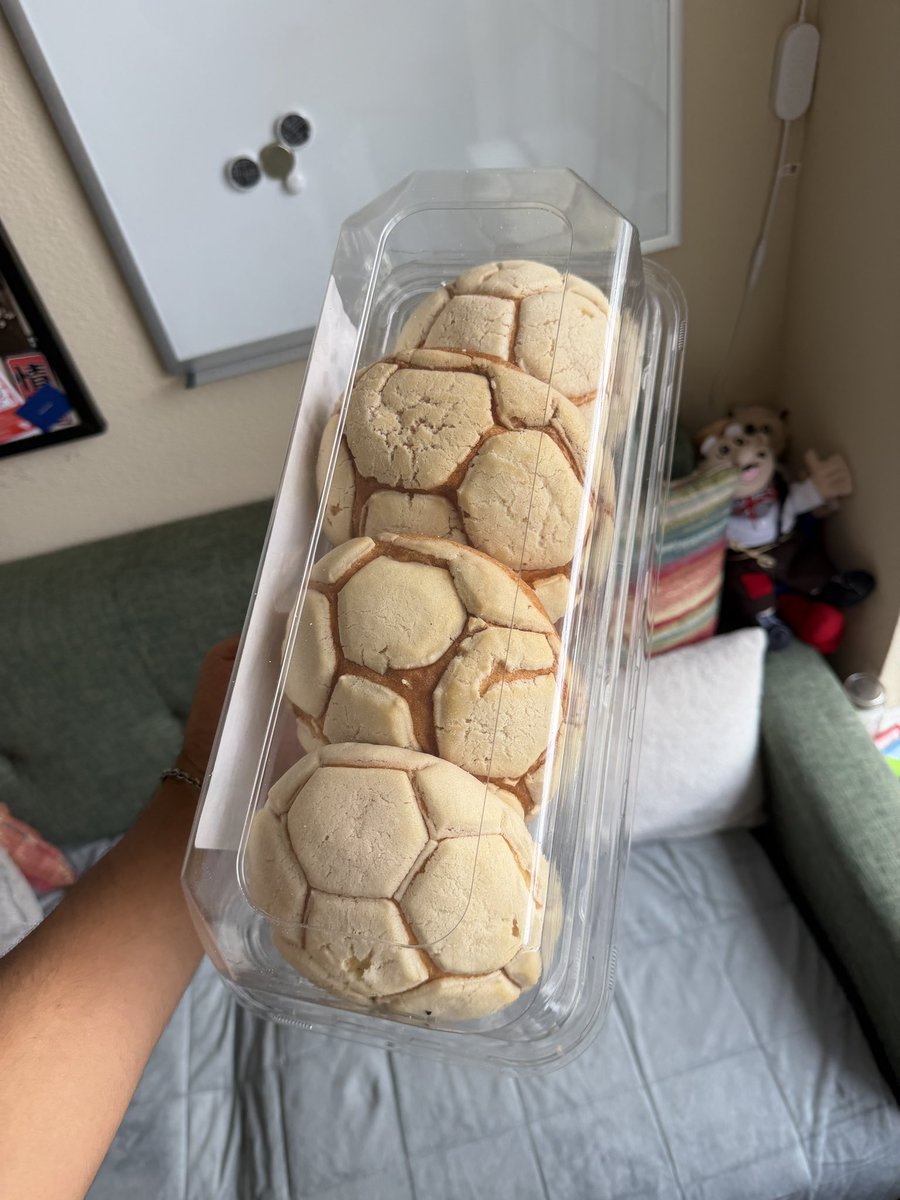 svntsimo's tweet photo. heb has soccer conchas for the fifa world cup ⚽️ https://t.co/QGVmpWaMvf