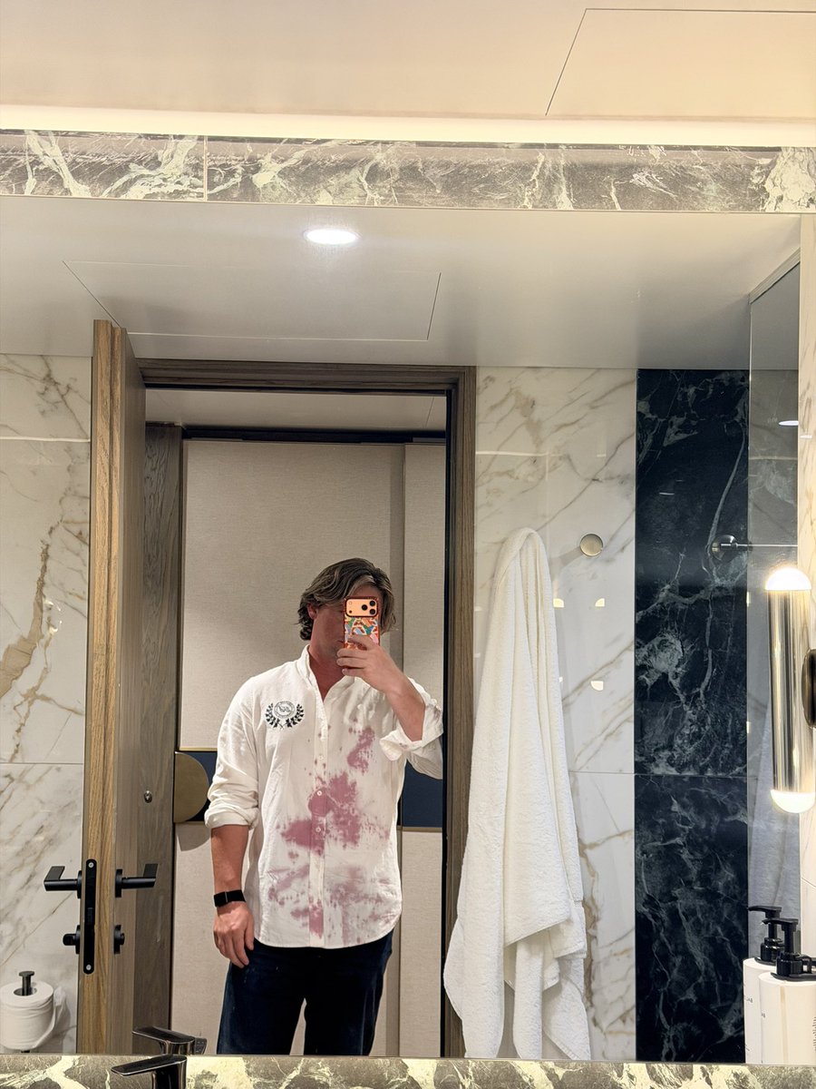 mattmin29's tweet photo. the burgundy on my ts shirt when you splashed your wine into me 🫪 https://t.co/e2GLTZ5RPs