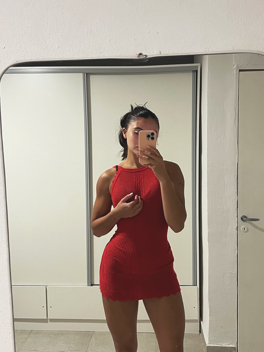 KimPossible9x's tweet photo. red dress and you still act like it's casual? https://t.co/Qiw8GPHixw