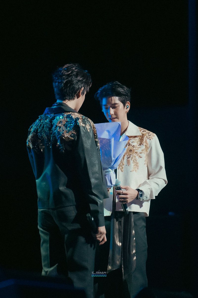 s_snarm's tweet photo. พี่ซื้อดอกไม้มาให้...ชอบมั้ย

TOGETHER IN JS DREAMS

#JimmySeaDreamScapeInSG
#jimmyyjp #sea_tawinan
#jimmysea https://t.co/8C0Fh9HclF