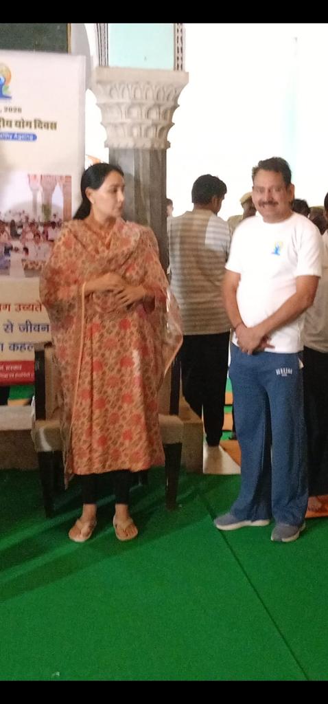 drmeena5000's tweet photo. योगश्चित्तवृत्तिनिरोधः  महर्षि पतंजलि ' के अनुसार  "मन की चंचल वृत्तियों  को रोकना या नियंत्रित करना ही योग है"।

आप सभी को अंतराष्टीय योग दिवस की हादि॔क शुभकामनाऐ। https://t.co/Q9uRpULC4D