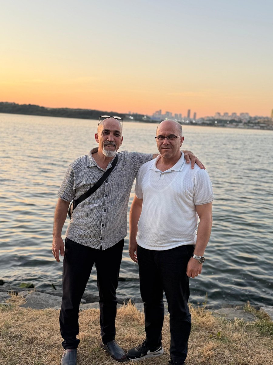 MustafaERPOLAT's tweet photo. Eeee derler dünya küçük uzaklara gelipte tesadüf buluşma böyle olur Tarsus 'a selam olsun. Küçükçekmece'de Tarsus 'lu hemşehrimiz Kurtuluş Çetin ile karşılşmak güzeldi. https://t.co/HquB542cza