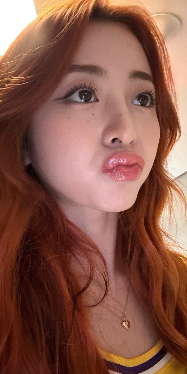 subbposter's tweet photo. i wanna cum on yunjins face so bad 😵‍💫😵‍💫 https://t.co/3JontB5Apg