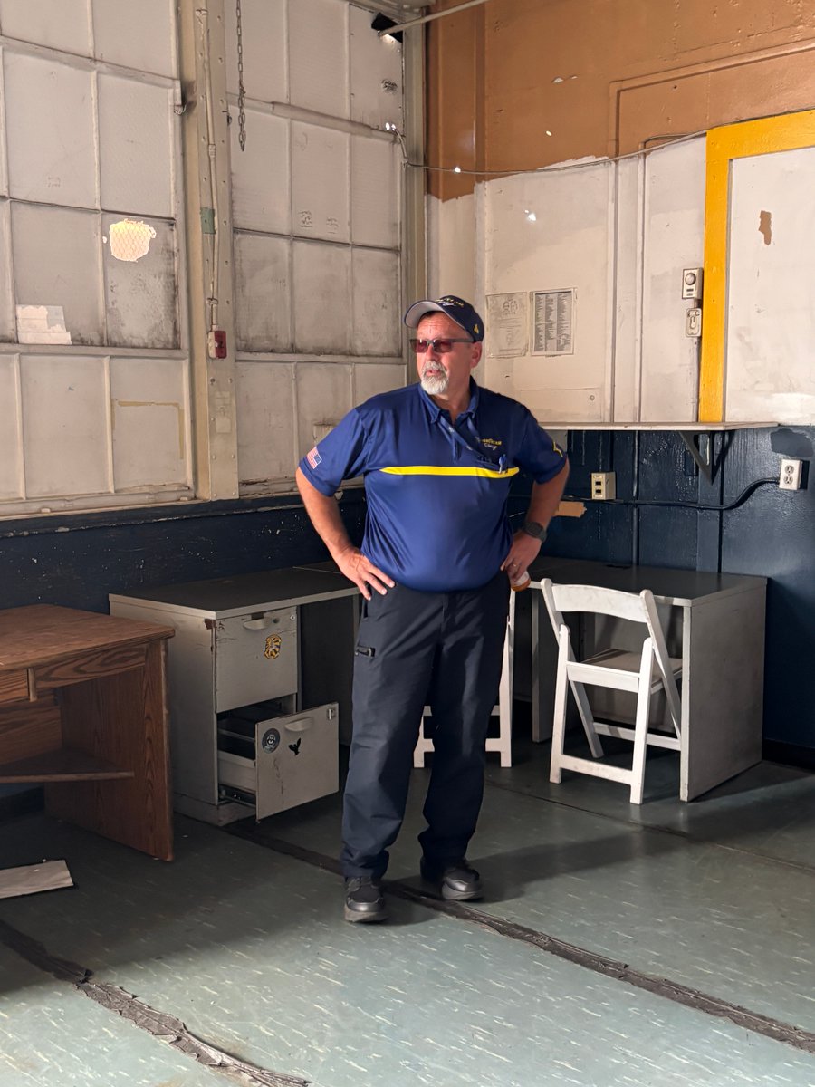 speedwaydigest's tweet photo. 41 years later, Art Clever returned to Coronado. 

After serving as an AE3 (’82–’85), he finally signed the VRC-30 shop wall something he missed after a transfer. 

Now Goodyear Racing’s Race Event Operations Manager in his 21st year with Goodyear. 

#NASCAR https://t.co/Tp1RsiTBL1