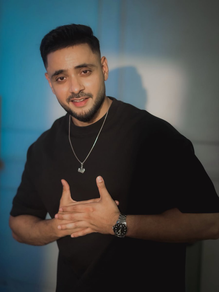 estheticsf78170's tweet photo. Offline man is out here giving us heart attacks on a Sunday and somehow making the day even more beautiful. His effortless charm, radiant smile✨️,and the warm aura he carries have a way of lighting up everything around him. Making the moment unforgettable🫰.
#Mannat #AdnanKhan https://t.co/c2TyWDSxaS