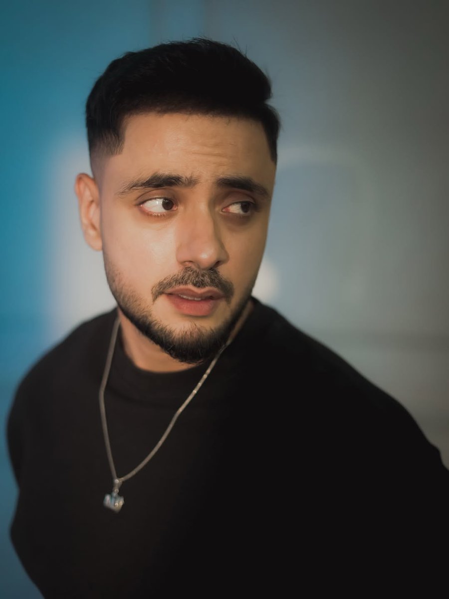 estheticsf78170's tweet photo. Offline man is out here giving us heart attacks on a Sunday and somehow making the day even more beautiful. His effortless charm, radiant smile✨️,and the warm aura he carries have a way of lighting up everything around him. Making the moment unforgettable🫰.
#Mannat #AdnanKhan https://t.co/c2TyWDSxaS