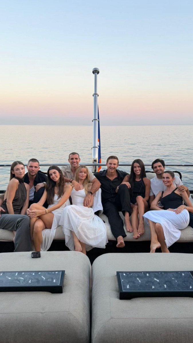 itsnotme_ari's tweet photo. “love these dudes”

carlos really made it into alexander ludwig official ig, next is the white lotus appearance trust https://t.co/RinlntTO38