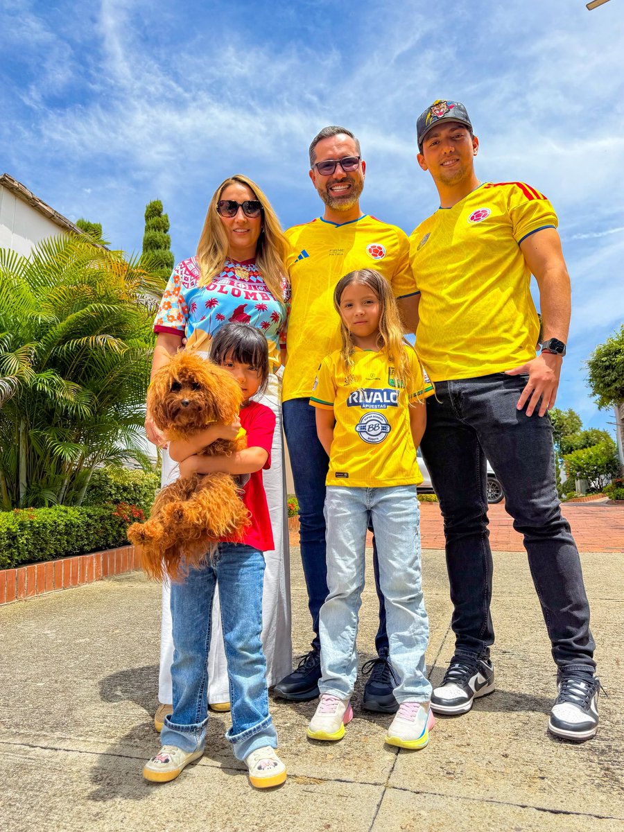 soyjaimeandres's tweet photo. En familia votamos por eso valores y principios que deben volver a nuestra Nación.

Sigamos votando. ¡Nos queda el último esfuerzo! 🐅 https://t.co/zWZhO0Rd35