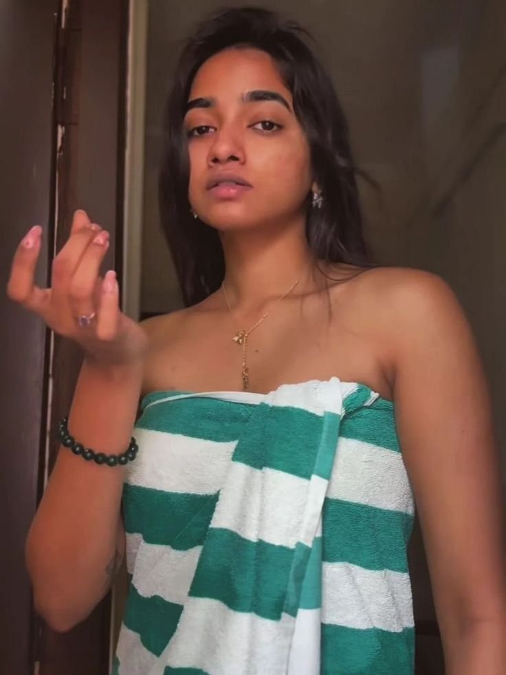 thesissychic's tweet photo. Hello guys, I'm Pallavi (Tamil) age 23 working in IT, BLR
Starting this sissy account to post fantasy/desirable contents (bi/sissy, cuck, ince)

Also asking the bi/sissy and cuck community people to support me so I can explore my sexuality

Dms are welcome https://t.co/cPcRYXqCdZ