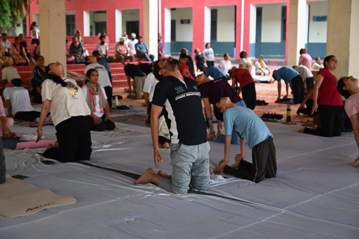 MediaMehta's tweet photo. 12th International Day of Yoga was celebrated with great enthusiasm at Govt College Ropar. About 600 participants joined yoga sessions, pranayama and meditation activities under the theme “Yoga for Healthy Ageing.” https://t.co/EgAlJMR6QV