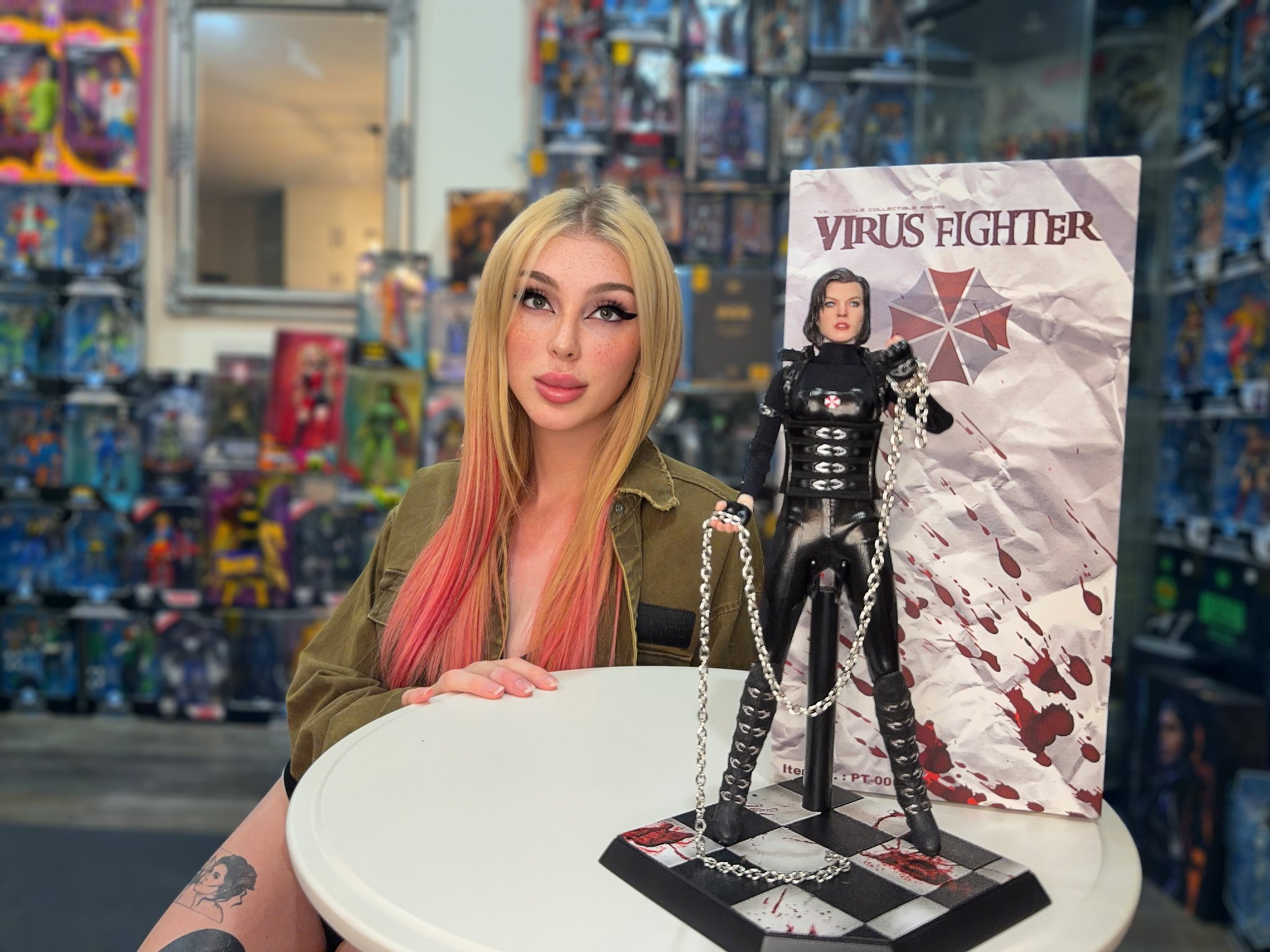 New vid on my Youtube channel unboxing another Resident Evil figure 😍 hope ya check it out 😇💕 https://t.co/79W3OTzvzP https://t.co/PaQc2UedFb