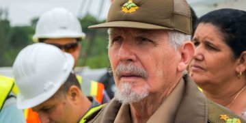 DiarioArtemisa's tweet photo. Con hondo dolor, #Artemisa despide a uno de sus hijos más gloriosos: el Comandante de la Revolución Ramiro Valdés Menéndez. No hay adiós para un héroe de su talla; sus hermanos continuaremos con firmeza y dignidad su eterno legado. #LaPatriaSeDefiende #ArtemisaJuntosSomosMás https://t.co/qSuHa75D5g