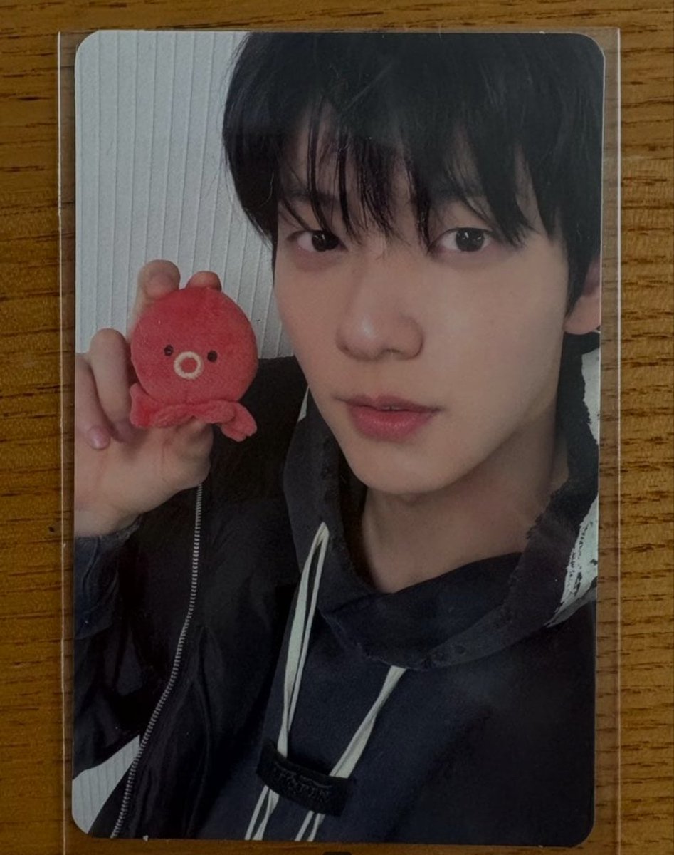 peachandteaa's tweet photo. eu estou chorando igual uma desgracada pq esse card tá caro no mercari e não tem em outro lugar mds soobin vc vai me matar https://t.co/4w98BWoe9o