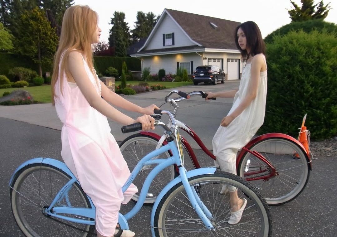 glitterjams's tweet photo. Digikiiicam memories of summer vacation's sleepovers, picnics, pool parties, and girlhood 𐙚🍏⊹ ࣪ ˖ 📹 https://t.co/Eief3AY6dz