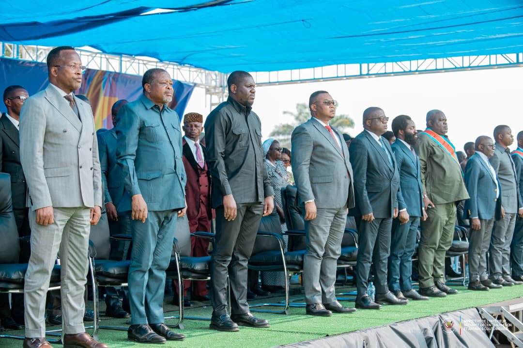MunkuluArmand's tweet photo. Désarmement de Mobondo dans le grand bandundu. Des efforts significatifs du gouvernement SUMINWA sous l’impulsion du Président de la République Félix TSHISEKEDI. https://t.co/dHFqlt61zB