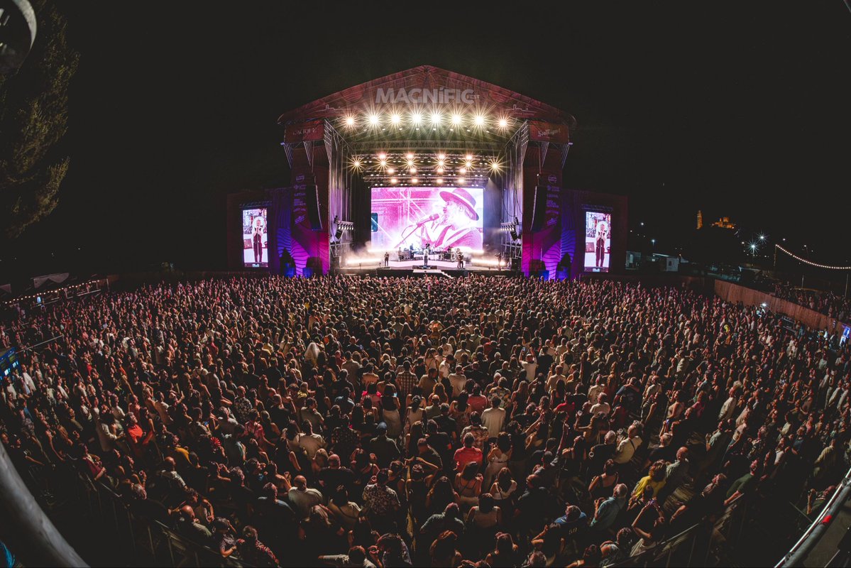 loveoflesbian's tweet photo. No se nos ocurre mejor forma de celebrar el Día de la Música que volviendo a casa agradecidos después de una semana de tantas emociones. El concierto de anoche en el Magnífic Fest fue el broche perfecto.  Gràcies, Lleida, per tractar-nos tan bé!

📸 Ismael Boldú https://t.co/bUK5mrzQsS