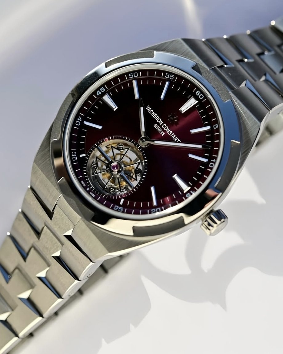 GlobalWatchClub's tweet photo. Vacheron Constantin Overseas Tourbillon in titanium Ref. 6000V/210T-H179

Would you wear it on the rubber strap or metal bracelet? https://t.co/PBQc8bbqxF
