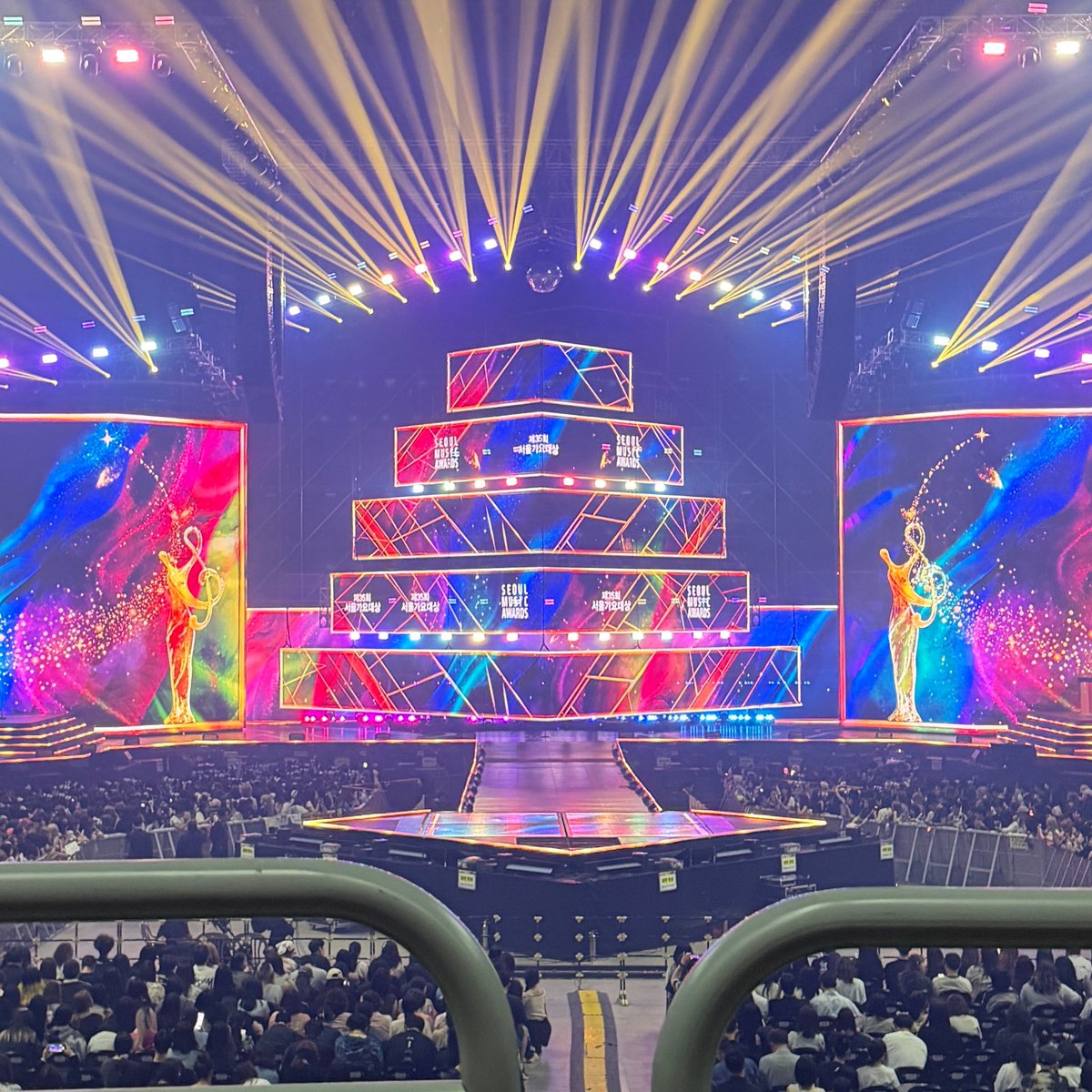 shulvnb's tweet photo. 금요일에는 잠실 토요일에는 인천인 것은?
 ㄴ늘빈러 https://t.co/dIBPaHJDS2