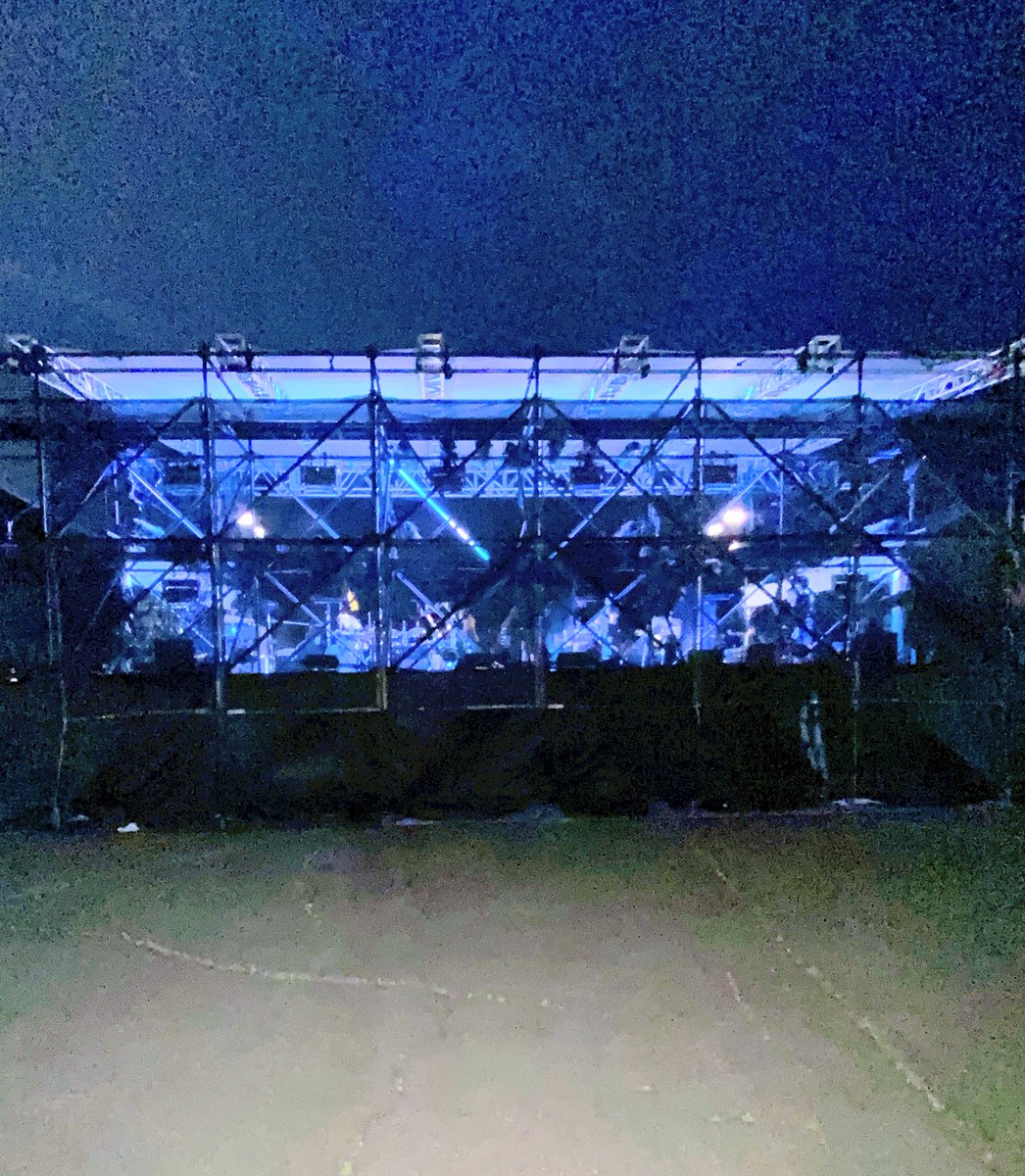yujitaroman's tweet photo. #石井竜也 FLY HIGH fes.2026北海道千歳“日本航空大学校特設ステージ”ご来場ありがとうございました♪メンバーが1人づつ各楽器の音出し&amp;サウンドチェックをし終わるとその都度拍手が起きた時はテンション上がってうれしかったなぁ(笑)ドラムの新ちゃんが撮った終演後ステージバックからのショット https://t.co/5vj7XPuJ6u