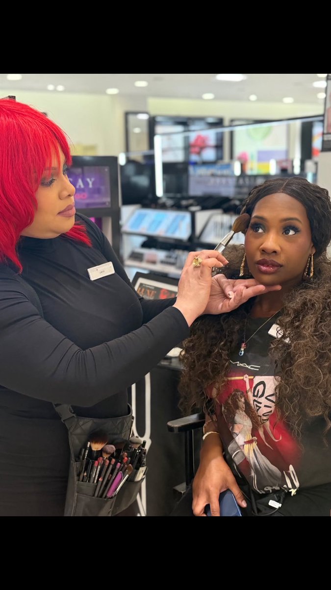 Kaydreaa's tweet photo. MAC’s Luxe Masterclass 
Makeup Session 🔥💋 https://t.co/5uAajINzjS