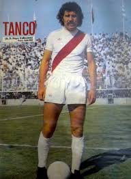 DatosRayo1924's tweet photo. ⚡🟦⬜ El Sabadell regresa al fútbol profesional tras ascender a 2ª División

Uno de los héroes del primer ascenso del Rayo Vallecano jugó en ambos equipos:
TANCO, que jugó en 2ª (72-73 y 76-77) y en 1ª (1977-80) con el Rayo, y en 2ª y 2ª B con el Sabadell (1981-85) #DATORAYO https://t.co/hwANCMnw3Z