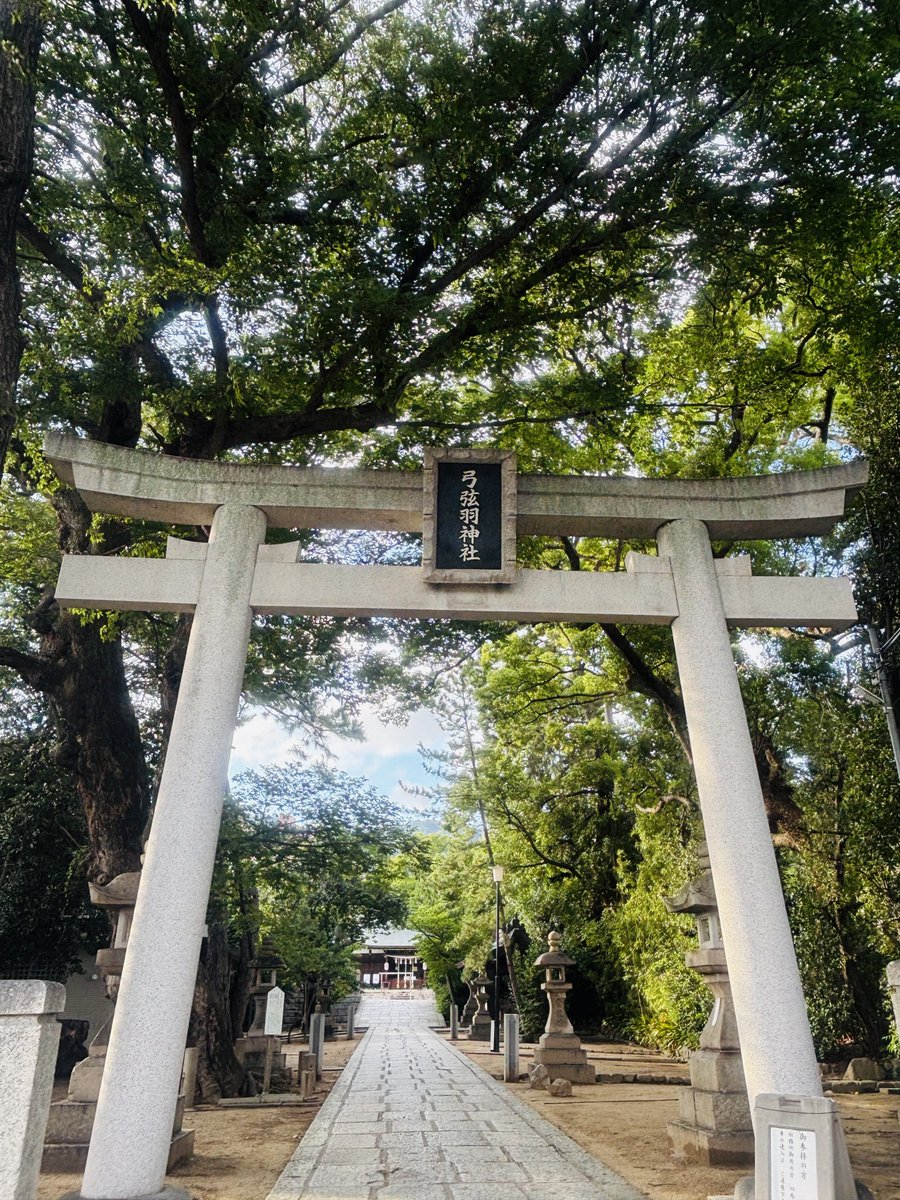 yonpi7's tweet photo. 今日は弓弦羽神社へお参りに🙏
お友達に教えてもらった
御影の駅の前にあるお店のプレオープンでスイーツをいただきました😋🍴
焼き菓子も美味しそうでお土産に😊とても居心地のいい空間でまったりと癒されました(*´˘`*)

 #Wings_cookie https://t.co/GJUwurTNTe