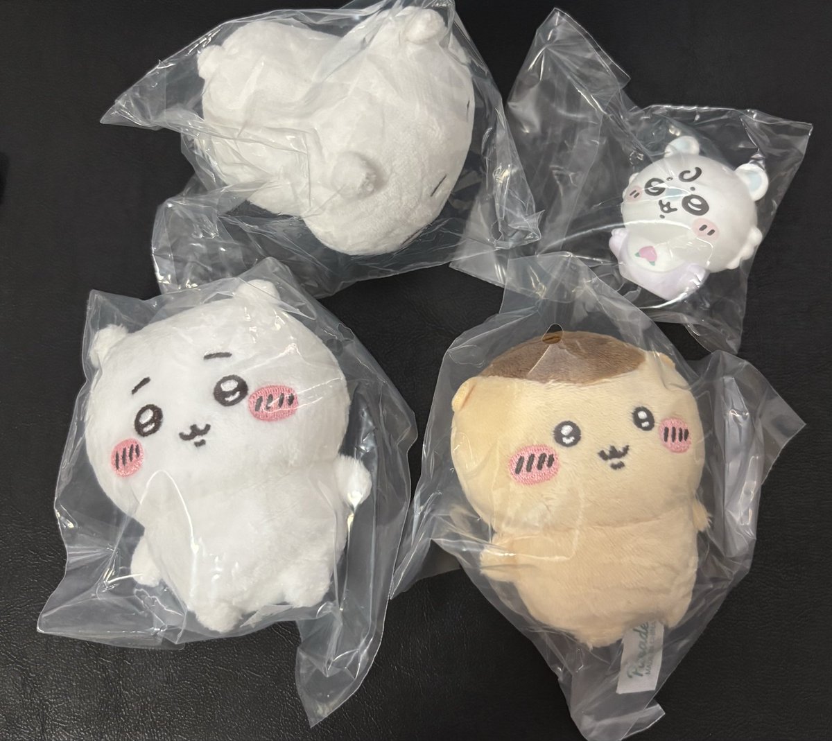 zbu_be's tweet photo. 【交換】 ちいかわ おすわり ねそべり Chiikawa Baby ソフビ

譲：ちいかわ くりまんじゅう モモンガ

求：同種 ハチワレ

郵送交換、または都内手渡し
よろしくお願いします🍊 https://t.co/UHC2k9wzsz