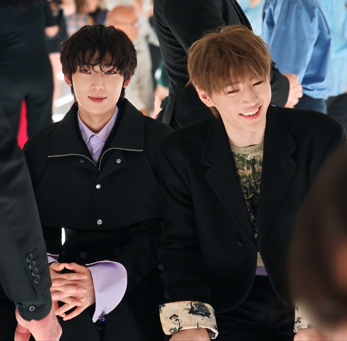 mmmurraya's tweet photo. มีคนยิ้มหวานเป้ยๆจนเห็นเขี้ยวเพราะได้นั่งข้างแฟนจ๋าตอนทำงาน กูให้เลยล่ะ https://t.co/yDe3XVxqTq