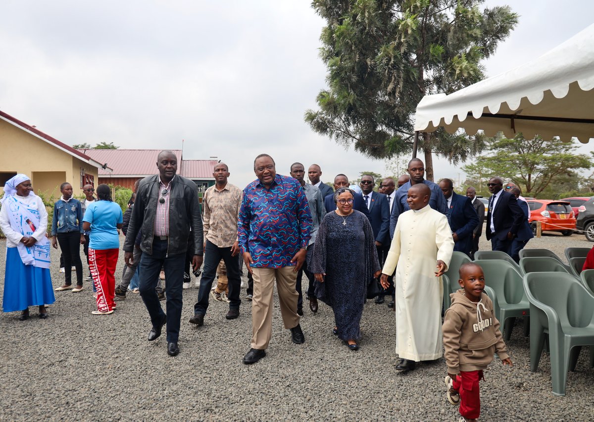 4thPresidentKE's tweet photo. Former President Uhuru Kenyatta, accompanied by former First Lady Margaret Kenyatta, today attended the commissioning Mass of the Catholic Women Association (CWA) at St. Anthony of Padua Catholic Church, Murram. https://t.co/jb0xR8mket