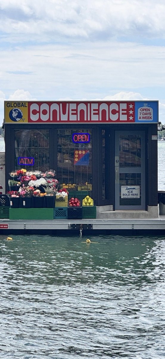 CaptainQueen_'s tweet photo. Would love buying smokes from here 15yrs ago lol https://t.co/s7UpQDFYLU
