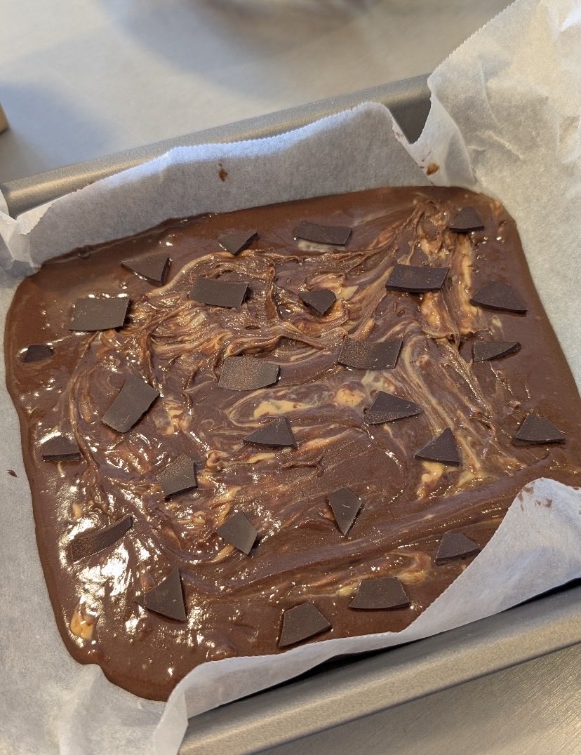 Winnie115z's tweet photo. Lazy Sunday well spent baking peanut butter brownies at home. The kitchen smells divine, and these gooey bites are pure comfort. Who needs a café when you can make your own? ☕️🍫 #SundayBaking #HomemadeHappiness https://t.co/vzPVDlQgF0