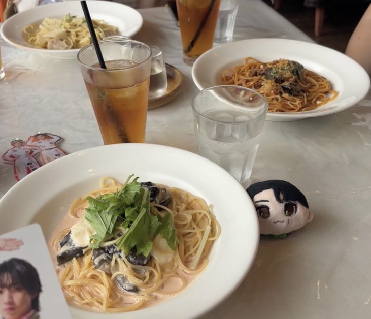04s_si's tweet photo. 開演前必死こいて羅武のガチ恋口上覚えたのにカレーに乗っ取られてオイ‼️‼️‼️‼️となったがアンコールでフルやってくれて成仏　マジでたのしかったーーー😭かっこよくて可愛い😭好きだ😭 https://t.co/0Aul4b641U