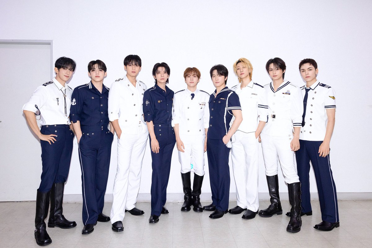 bbjjong2ie's tweet photo. 見てすぐ最高到達点2組思い出した😽マリンルックもっと世の中に流行ってアイドルたちにたくさん着てほしい🎶 https://t.co/5iijDypVhv