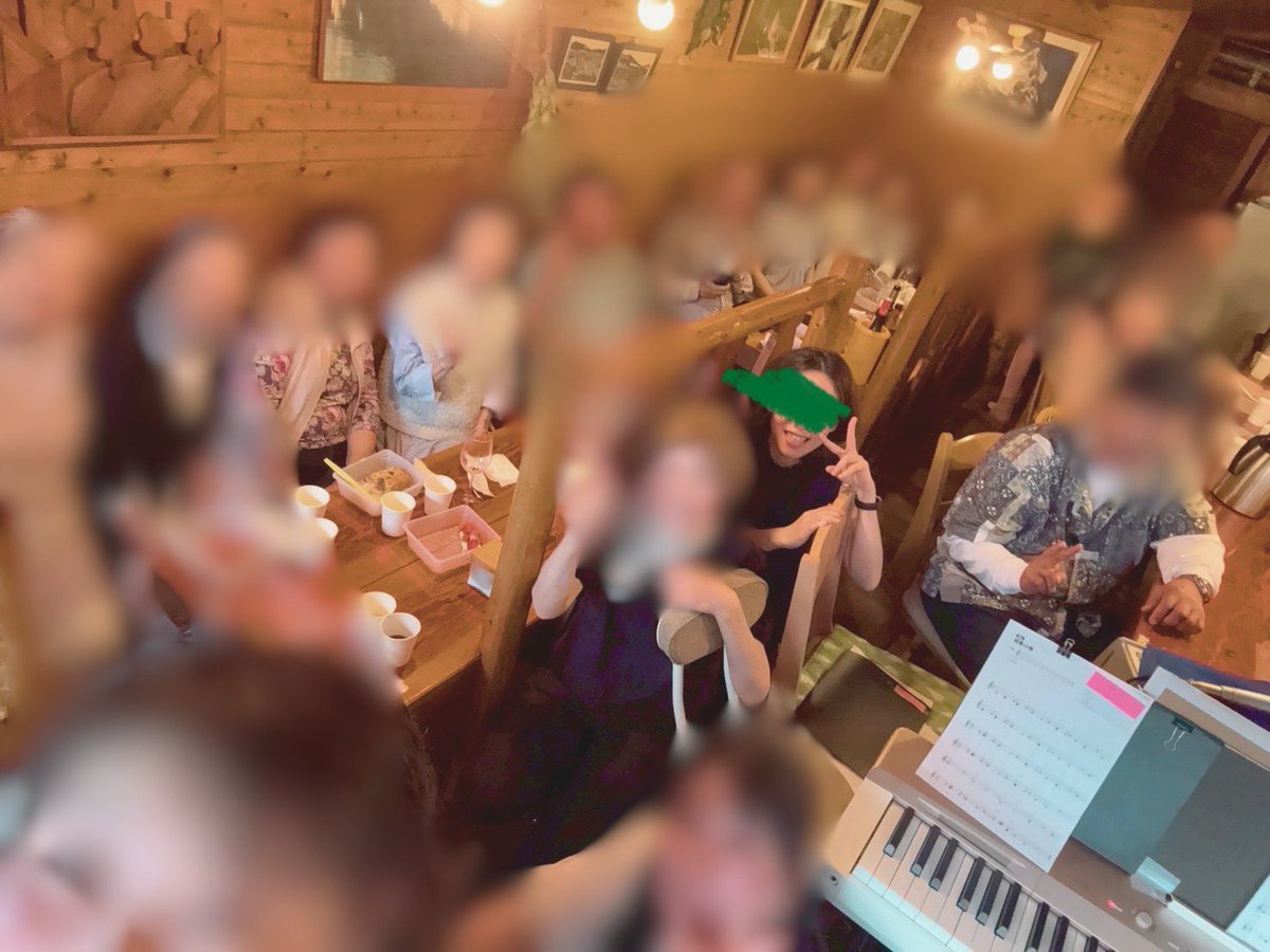 e_energyflow's tweet photo. 繋がりのできたカフェで演奏させて頂き。こんな温かい空間なのに激重い曲持ってきちゃって💦とかつたないMCで客席と繋がる時、お勧めのワインを伺う時、出演者の病気の背景に心よせる時。音楽以上に、自ら誰かと関わる時間が、充実だと思った。音楽は自分を表現するサブのしての役割で、もう十分なんだ https://t.co/pj4AFyxG8P