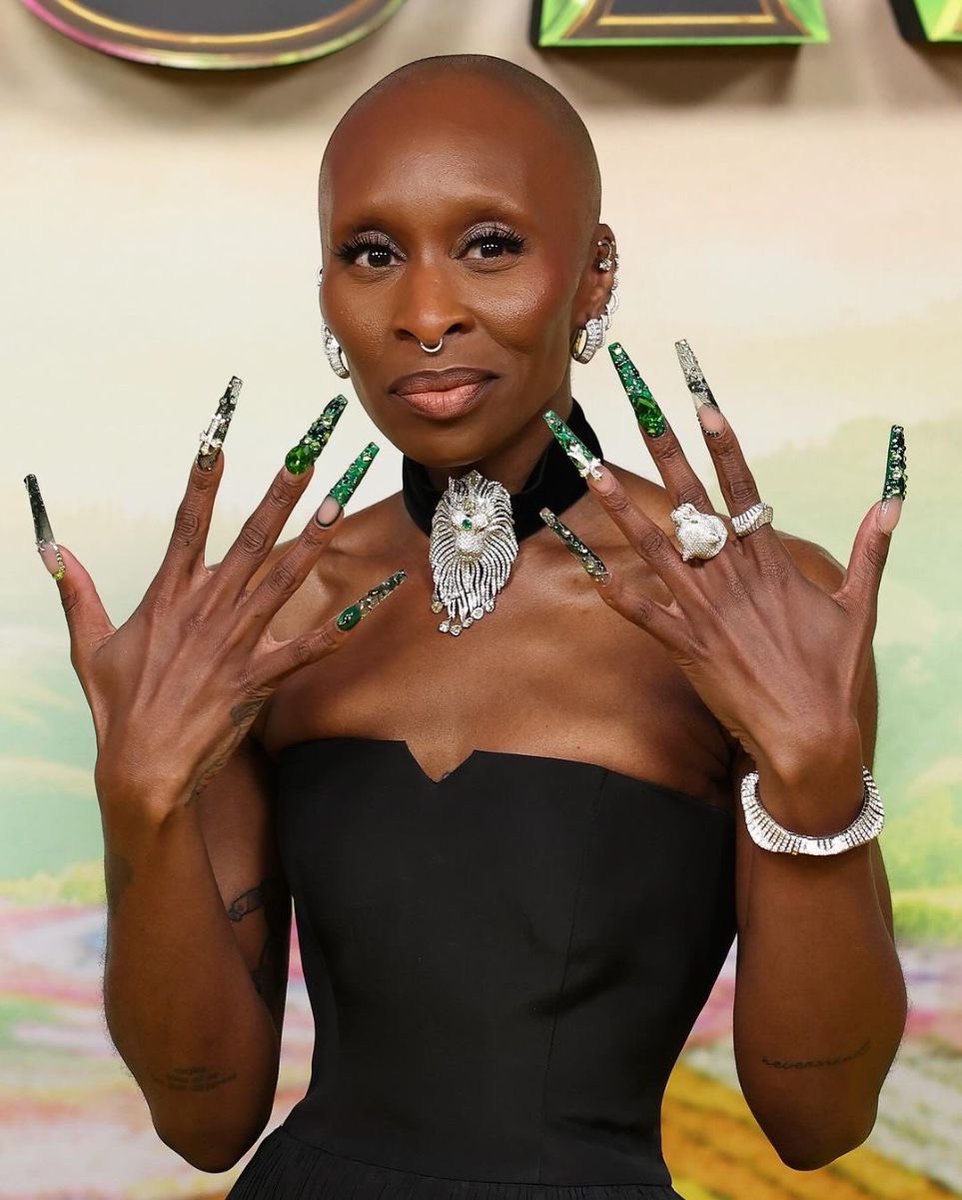natnat2239's tweet photo. cynthia erivo i lowk never see people talk abt her it’s only ariana they talk abt she’s so goals https://t.co/wKKXZqkqCA