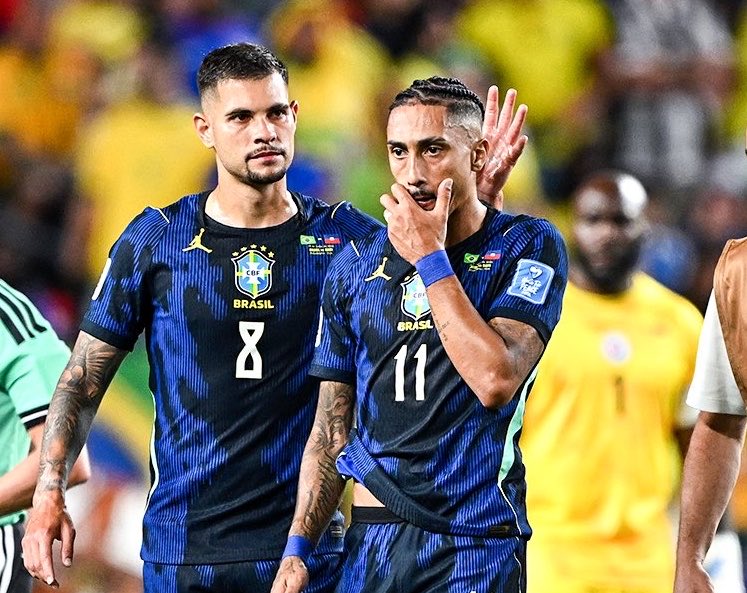 golsdobrasil1's tweet photo. 🇧🇷🗣️ Vampeta diz que Raphinha vive momento pessoal ruim e isso influencia no seu desempenho:

"[Ele] tá com um problema sério familiar. Financeiro também. E que ele também tá rezando pra ver se ele vai pro Al-Hilal."

Via: Red Cast
📸 Reprodução https://t.co/FKWCNKPI6d