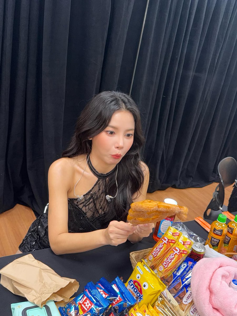 solarkeem_bot2's tweet photo. [📸] 2026.06.21 

더 의미있었던 미마무콘서트였다.

#솔라 #SOLAR
@RBW_MAMAMOO https://t.co/y2VmOv7NGA