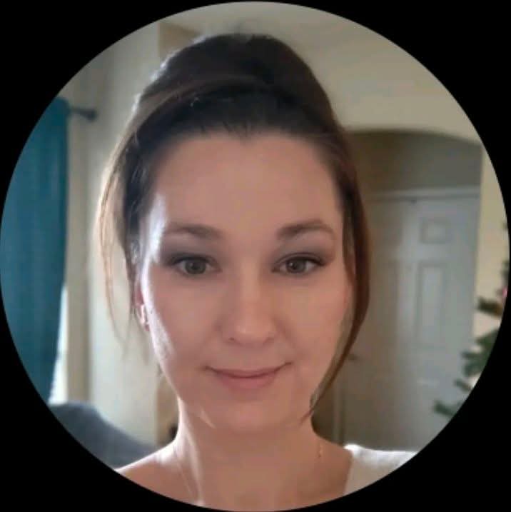 shawadli's tweet photo. Dasha Kilpatrick. That's her name. The name of the racist and bigoted woman from Texas that belittled two Muslim women. #dashakilpatrick https://t.co/jaXWuJdqZQ