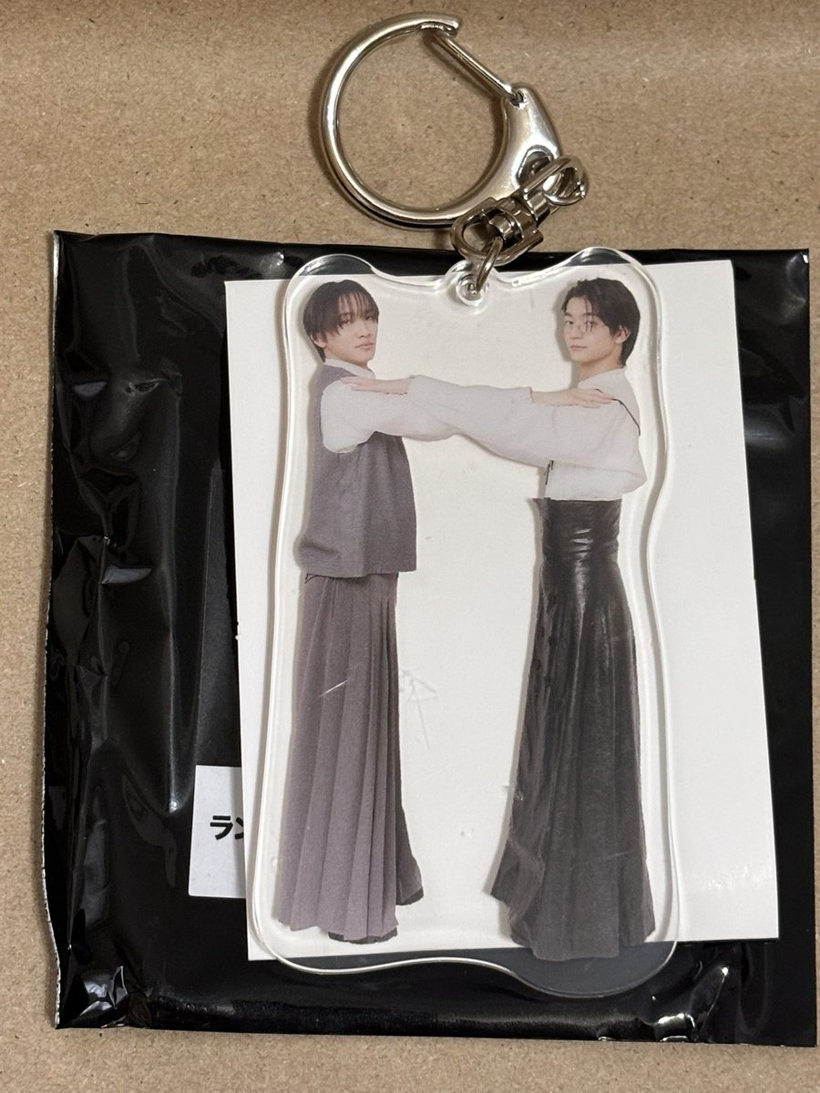 Azvd4c's tweet photo. 原因は自分にある。げんじぶ ゲンジブ 仮ノ現 ランダム グッズ 交換 

譲:ペアアクキー　大倉杢代💛💚　桜木吉澤🩷💜

求:杢代吉澤💚💜

アリーナツアー兵庫6/27手渡し
お心当たりある方お気軽にご連絡ください。 https://t.co/kI8THnDUuN