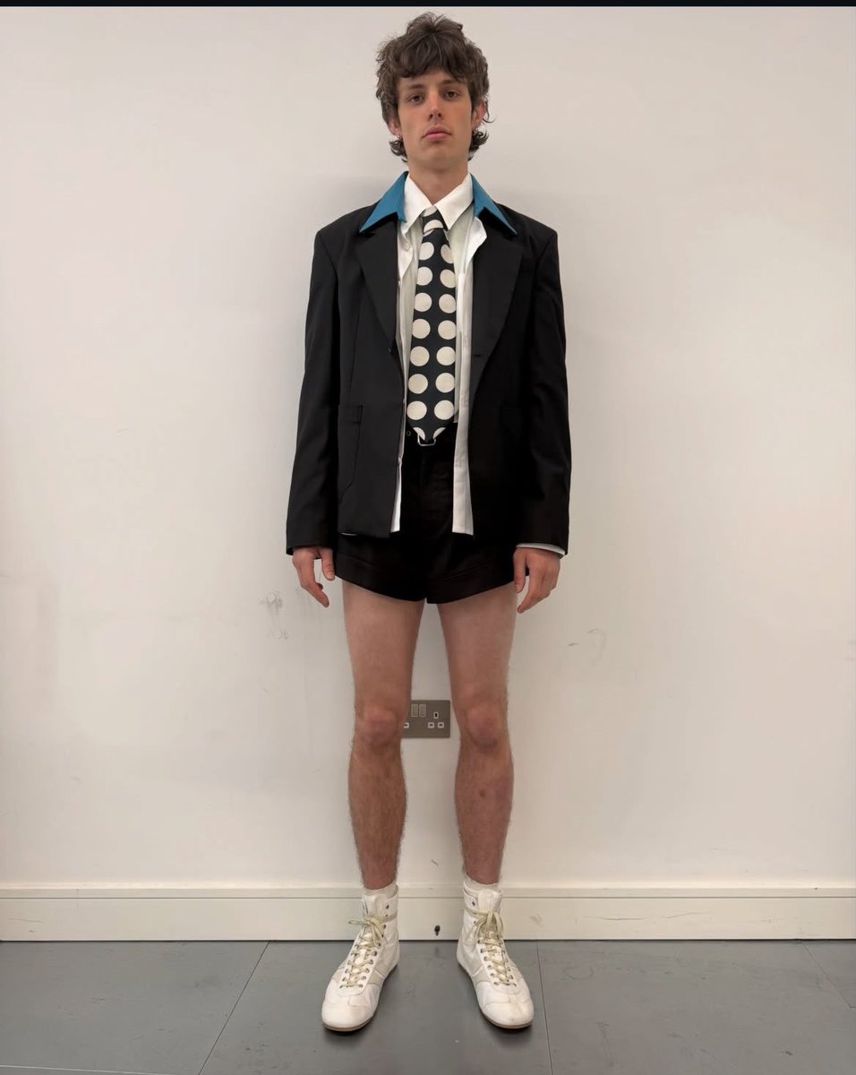 1Dnews_Control's tweet photo. 💚 Harry Lambert shared photos of Harry's Night 4 outfit along others. The outfit was custom made by Charles Jeffrey Loverboy.

#HarryStyles #HarryLive #WembleyStadium #TogetherTogetherTour 
#TTtourLondonN4

📸 Harry Lambert &amp; Anthony Pham https://t.co/NJ671femF0