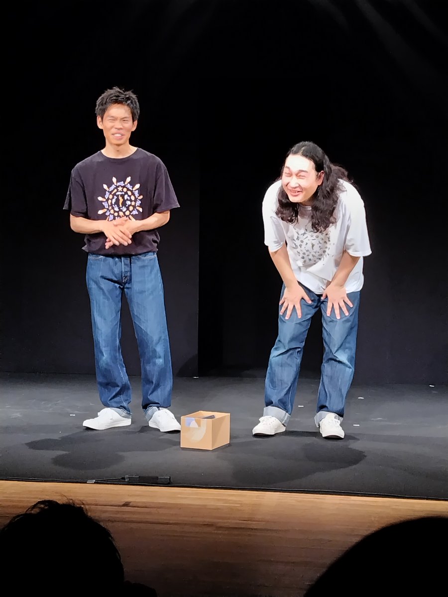 unirva's tweet photo. 時系列前後しますが、6/19愛知(と書いた方が良かったですね)公演
私はこの日からだったのでこんなに近かったっけ！？となりました。この会場は前方の列も段があって見やすくてありがたい。トークが長めで、加賀さんが1回東京帰ってたの驚きだしあらぬ疑いをかけられてて笑いました
#かが屋単独 https://t.co/79kEPX8Cdr